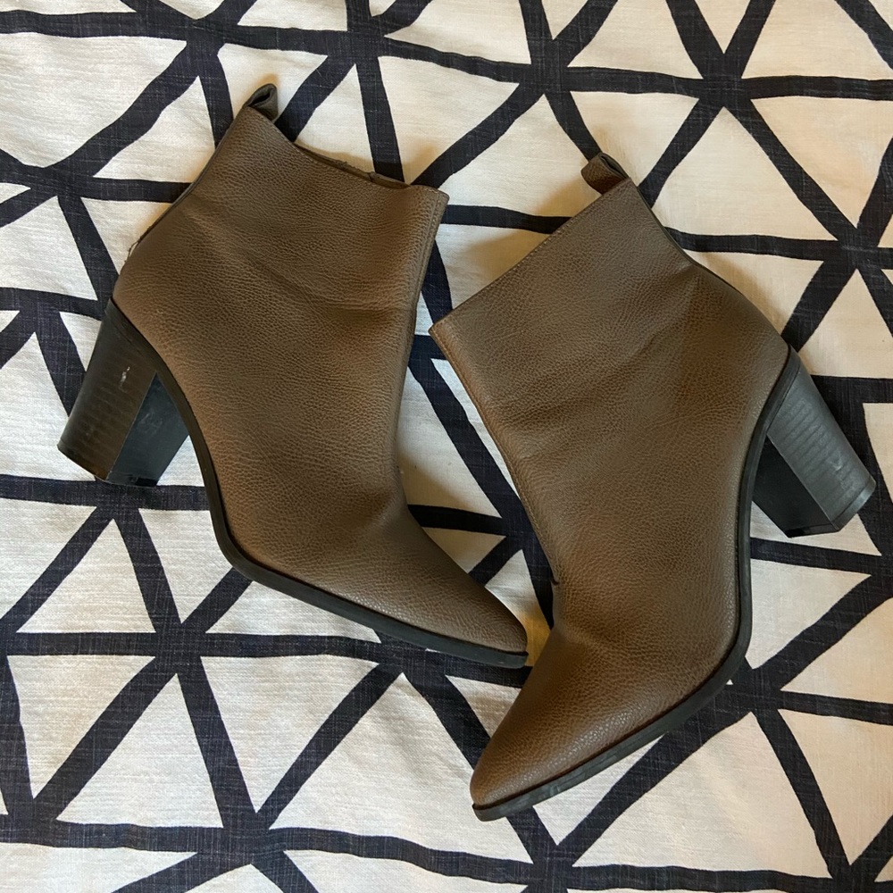 Women’s Old Navy Pointed Toe Boots